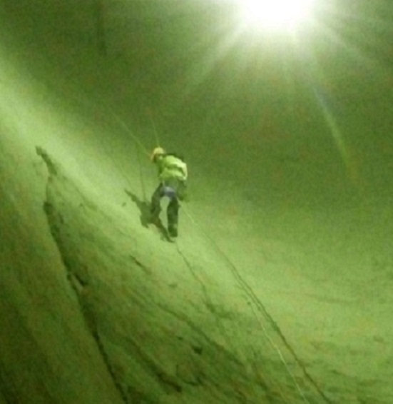 昆明粉煤灰?guī)烨鍘旃?如何確保安全環(huán)保雙保障